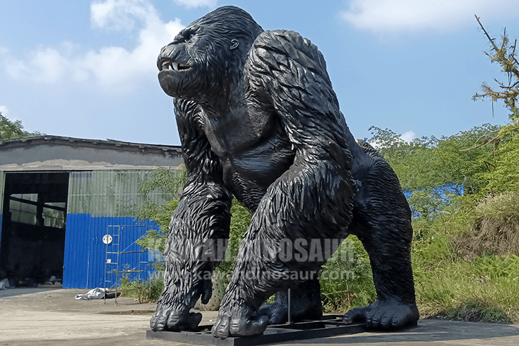 1 giant gorilla animatronic animal statue